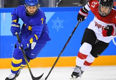 GANGNEUNG, SOUTH KOREA - FEBRUARY 18: Sweden's Johanna Olofsson #7 stickhandles the puck away from Japan's Shoko Ono #27 during classification round action at the PyeongChang 2018 Olympic Winter Games. (Photo by Matt Zambonin/HHOF-IIHF Images)

